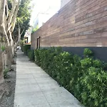 Venice Beach Studio With Large Private Patio Steps To The Beach