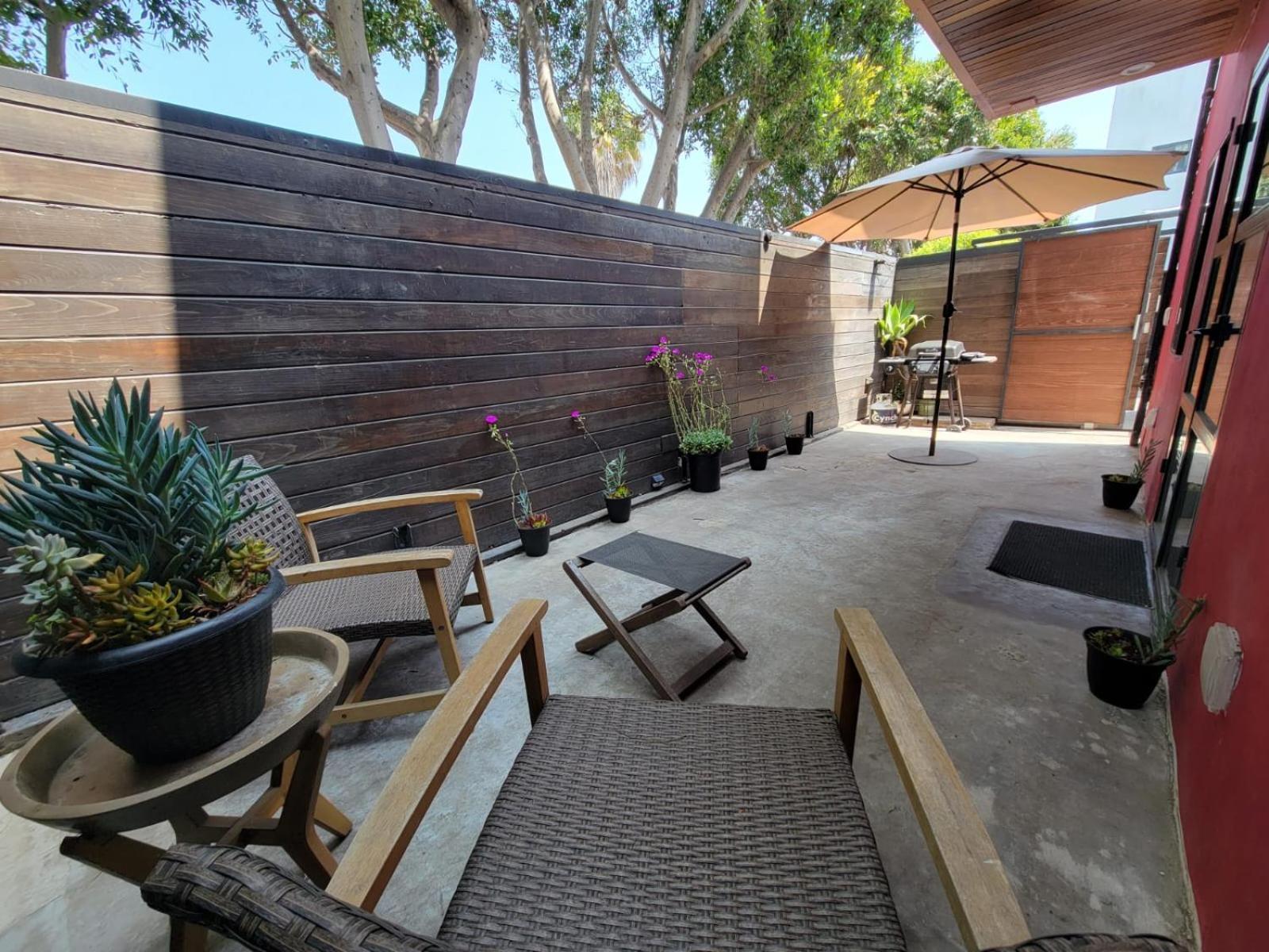 Venice With Large Private Patio Steps To The * Los Angeles