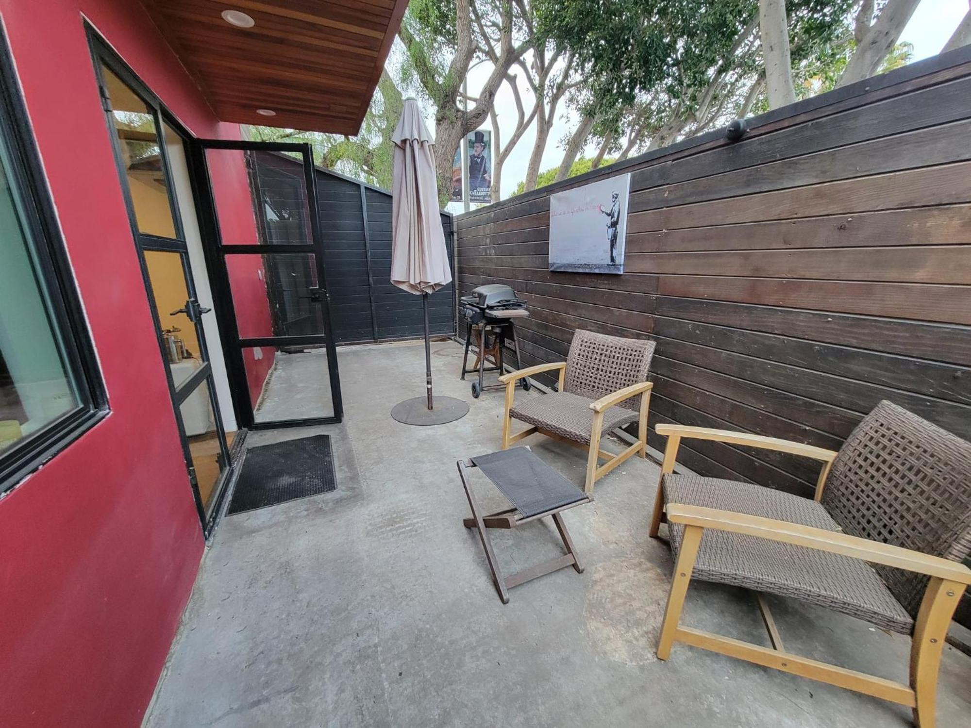 Venice With Large Private Patio Steps To The